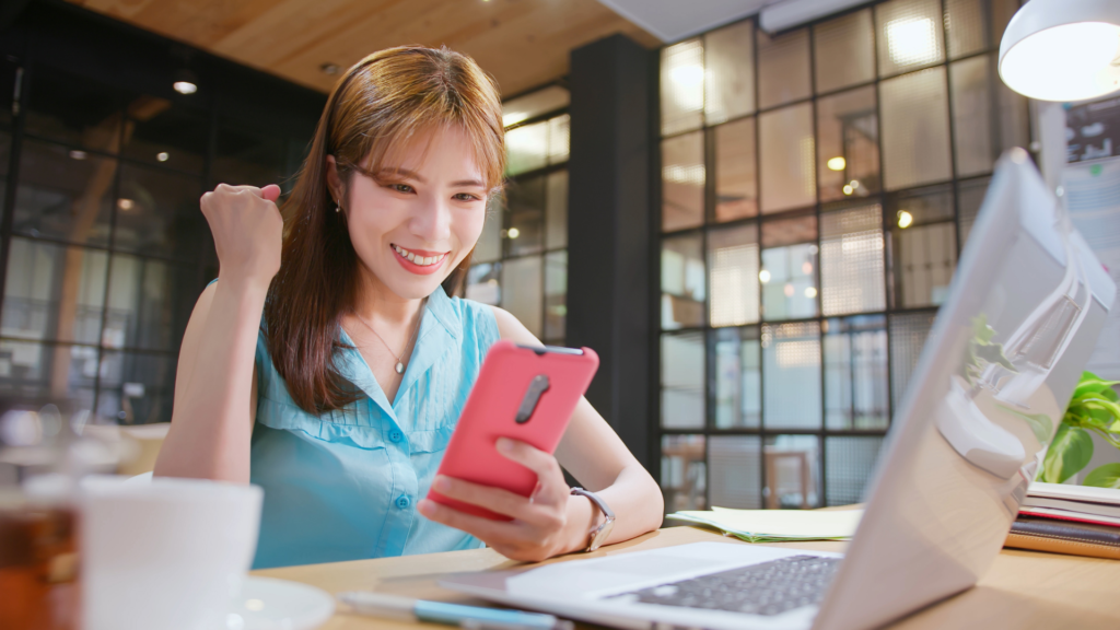 A helpful guide explaining practical online earning ideas for students in 2025, including freelancing, content creation, tutoring, and affiliate marketing.