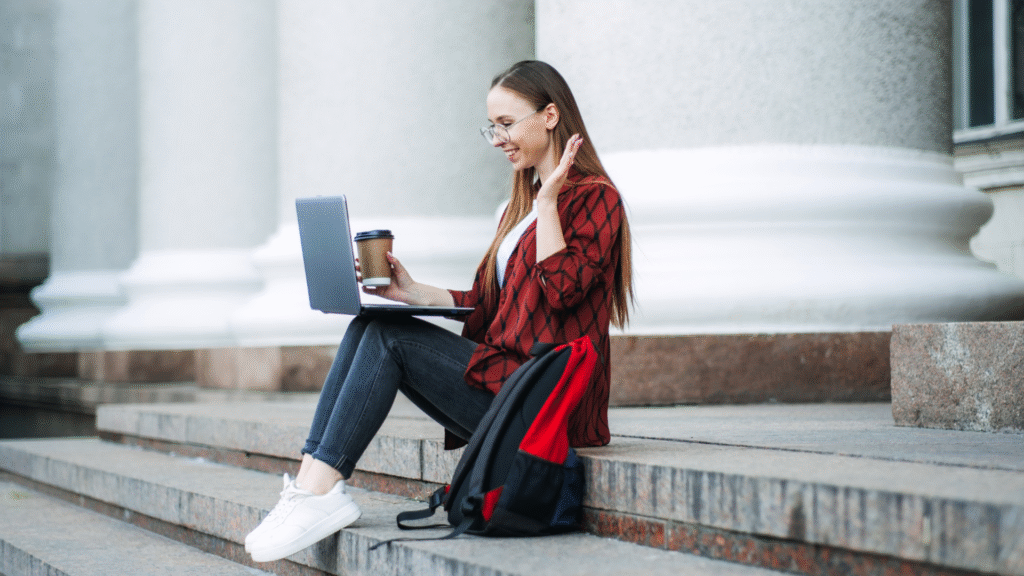 guide explaining how beginners can earn money online in 2025 using simple and practical methods