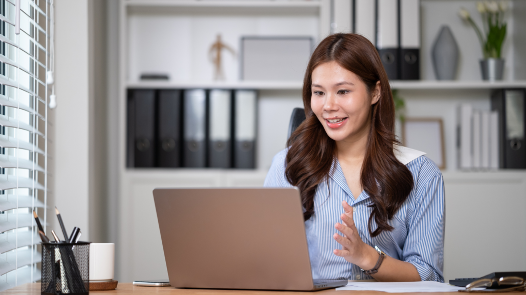 Guide explaining realistic ways to build passive income online in 2025 for beginners.